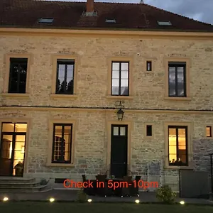 https://les-tourelles.hotels-rhonealpes.com
